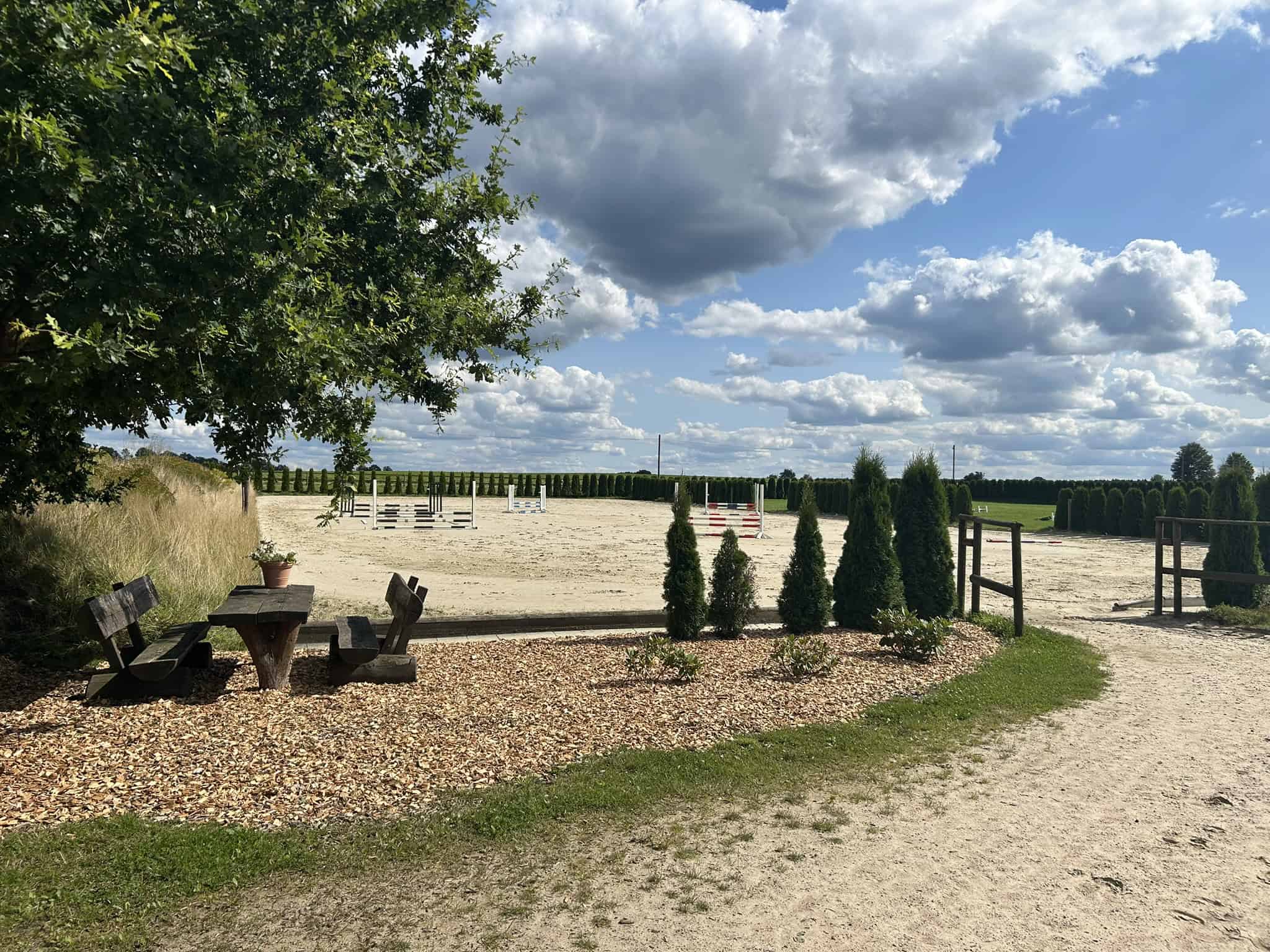Reitplatz (Größe 35 x 70 m) bei Eichenhof Pferdesport